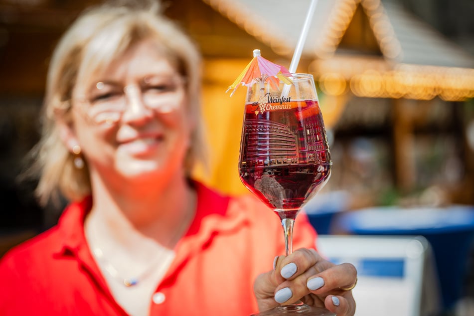 Auch das spanische Trendgetränk Tinto de verano gibt es im Chemnitzer Weindorf.