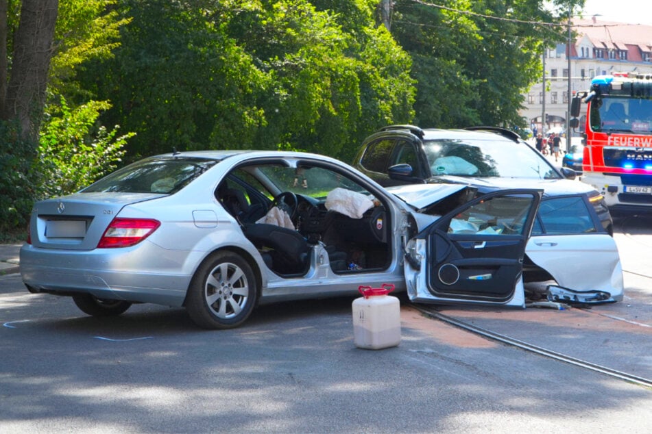 Abbiege-Crash im Leipziger Westen: Mindestens eine Person verletzt
