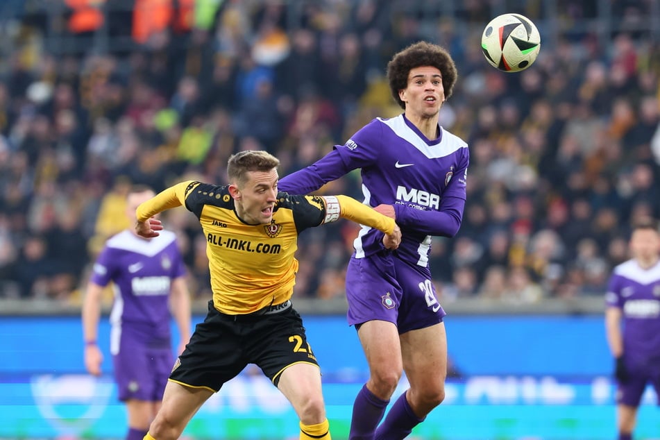 Jonah Fabisch (r., gegen Dynamos Niklas Hauptmann) zeigte in Dresden eine ordentliche Leistung, hatte mit dem Schlusspfiff den Ausgleich auf dem Fuß.