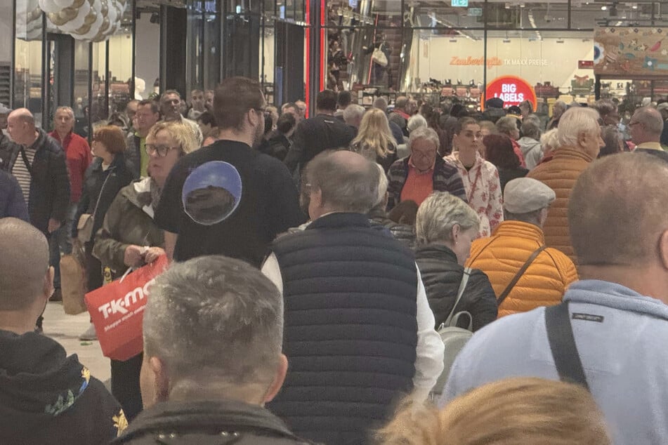 Zahlreiche Besucher ließen sich den Eröffnungstag im Kaufpark nicht entgehen.