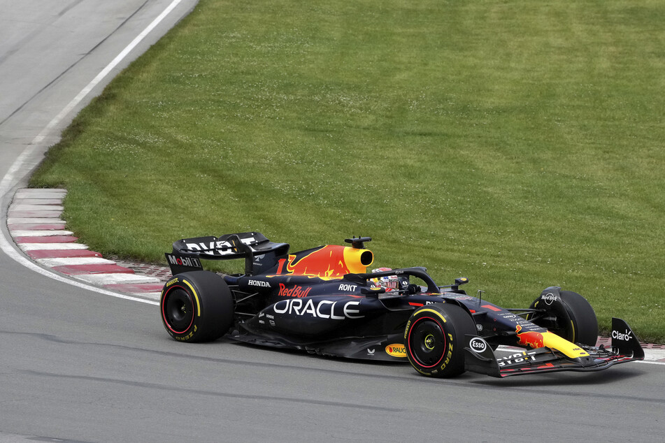 Max Verstappen (25) bestritt 80 Prozent seines Rennens mit einem Vogel hinter dem Bremsschacht - und gewann trotzdem überlegen.
