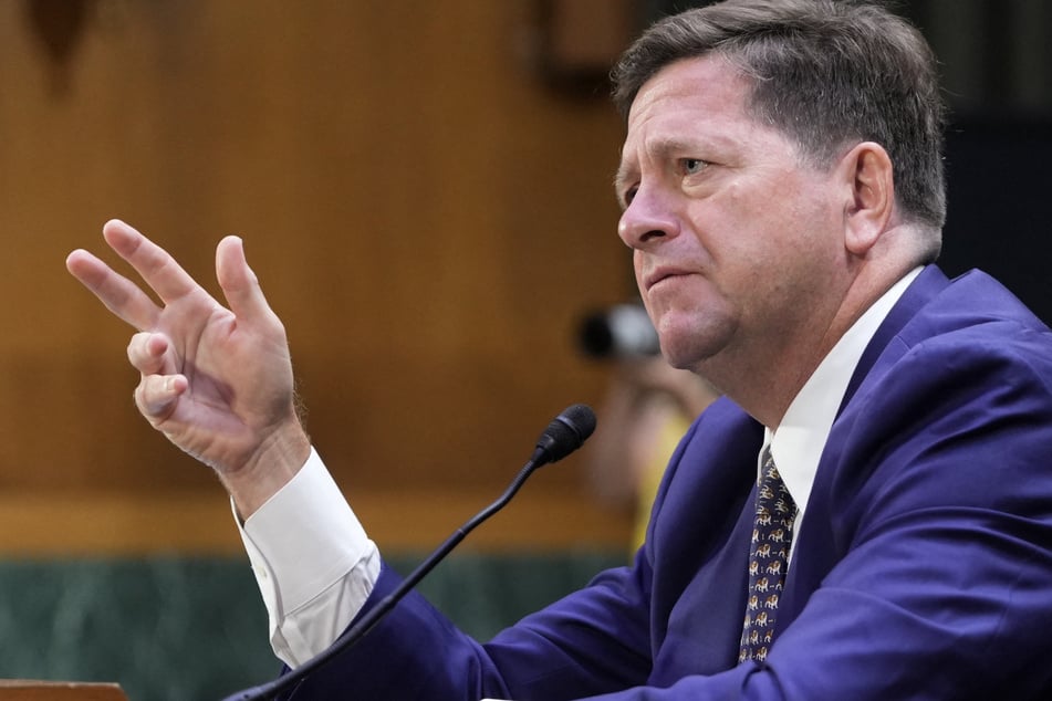 Senate makes final call on Trump's new intelligence chief Jay Clayton