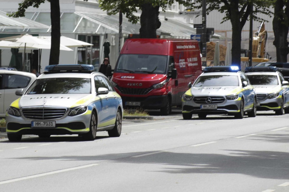 Die Polizei rückte mit zahlreichen Streifenwagen aus.