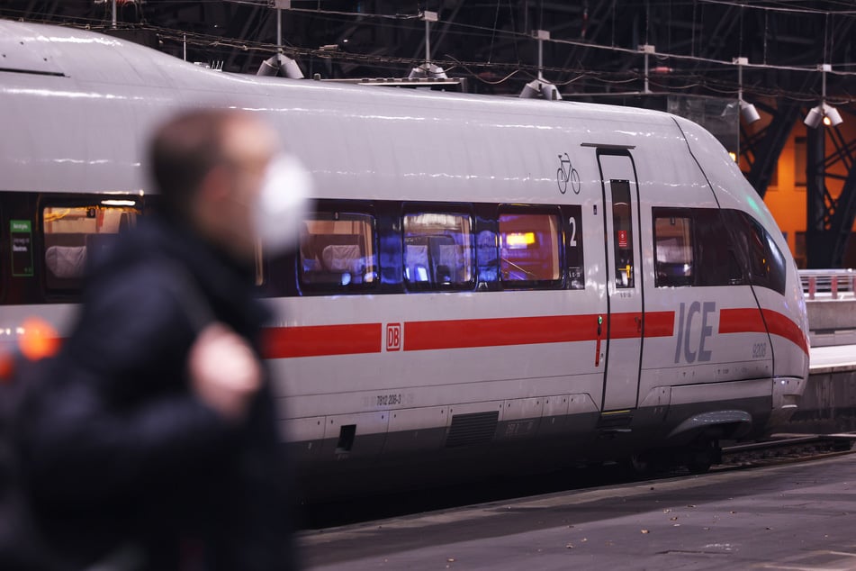 Zug-Ausfälle und Verspätungen: Wichtige Strecke bei Köln betroffen!