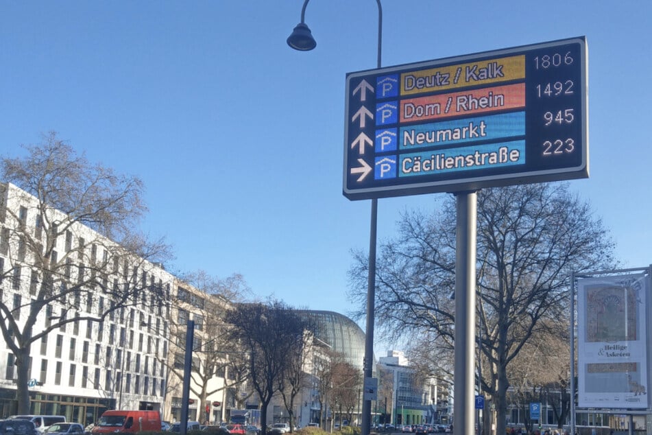 Die digitalen Informationstafeln sollen dabei helfen, den Verkehr zu lenken und Überlastungen einzelner Straßen zu vermeiden.