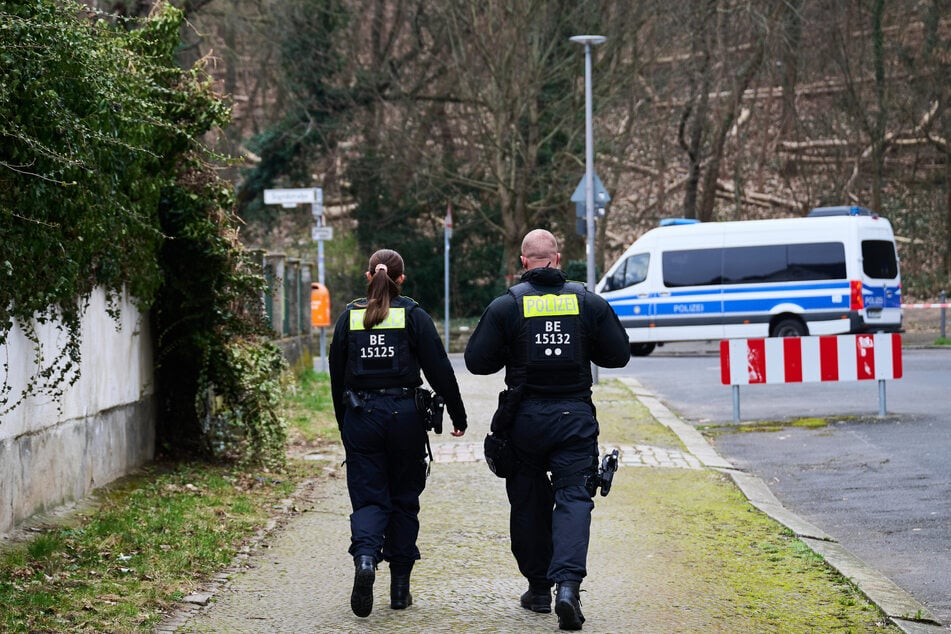 Die Polizei sucht nach einem Leichenfund in Edemissen nach Hinweisen. (Symbolbild)