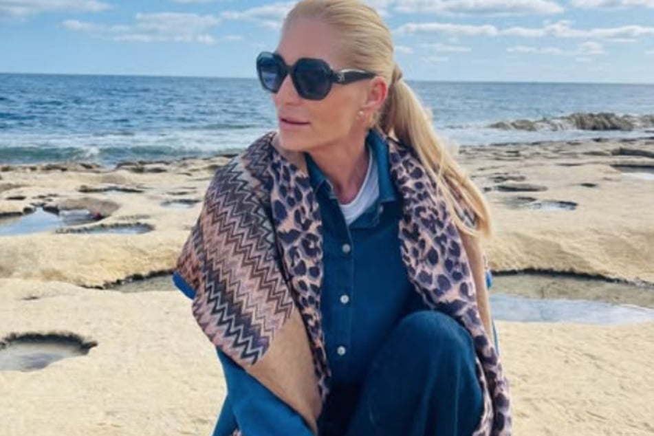 Das 57-jährige Model lebt und arbeitet auf der Mittelmeerinsel Malta.