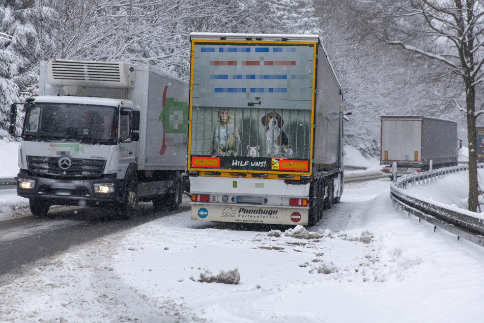 Thüringen: Mehr als ein Dutzend Lkws bleiben bei Schnee und Glätte stecken