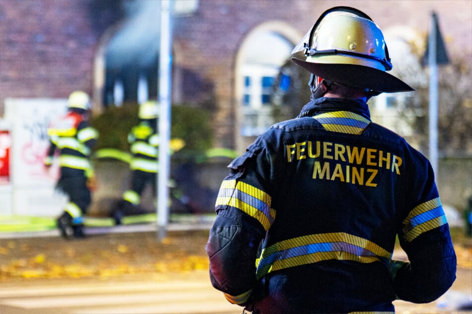 Feuerwehreinsatz in Mainz: In einem Wohnhaus in der Goethestraße kam es am Sonntagabend zu einer Explosion.