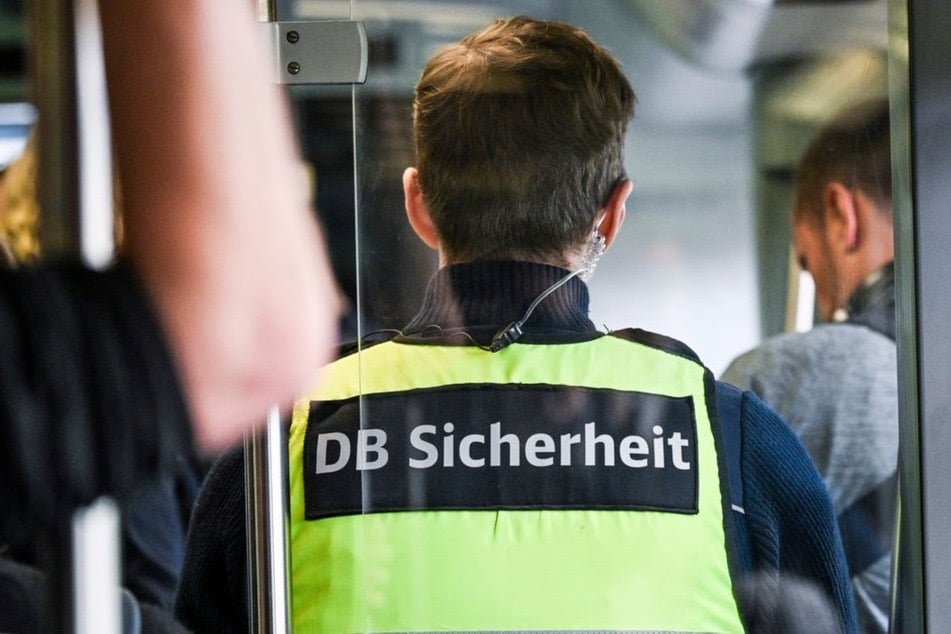 Ein Venezolaner (32) war mit zwei Mitarbeitern der DB Sicherheit in Streit geraten und wurde daraufhin am Kopf verletzt.