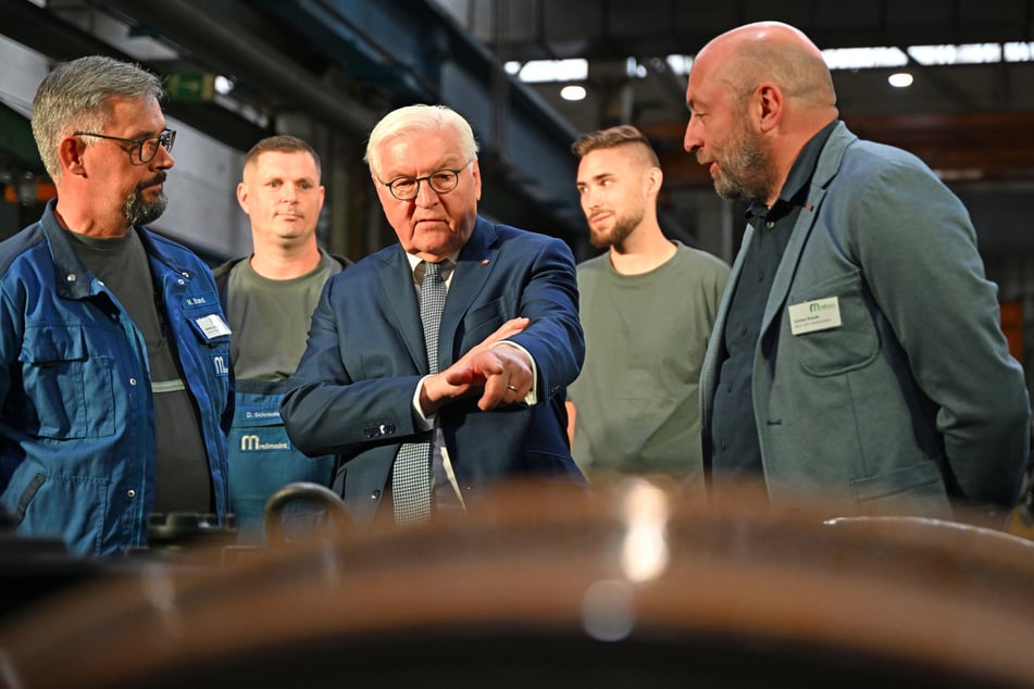 Bundespräsident Frank-Walter Steinmeier (69, M.) besucht im Rahmen seiner Reihe "Ortszeit" in Delitzsch auch die RailMaint GmbH.