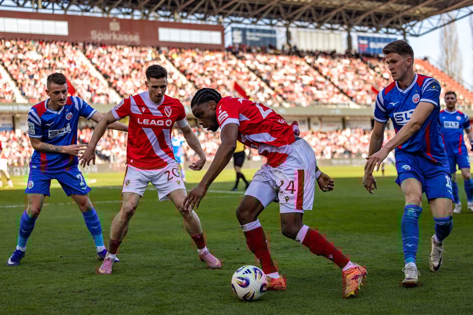 Cottbus hatte sichtlich Probleme, sich durch die gut gestaffelte Rostocker Defensive durchzuarbeiten.