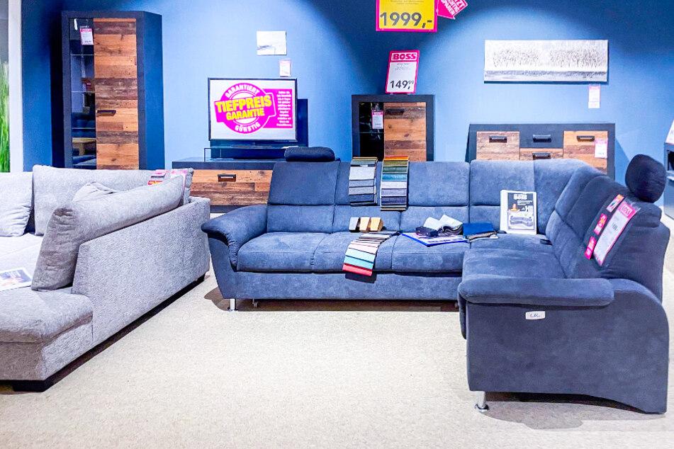 Wer ein günstiges Sofa oder die Wohnwand sucht, muss schnell zum Räumungsverkauf von Möbel Boss!