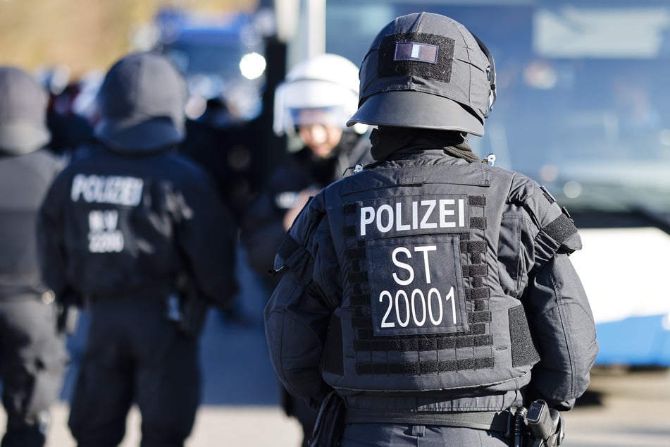 Für Sicherheit an Halloween sollen in Recklinghausen Hundertschaften der Polizei sorgen. (Symbolfoto)