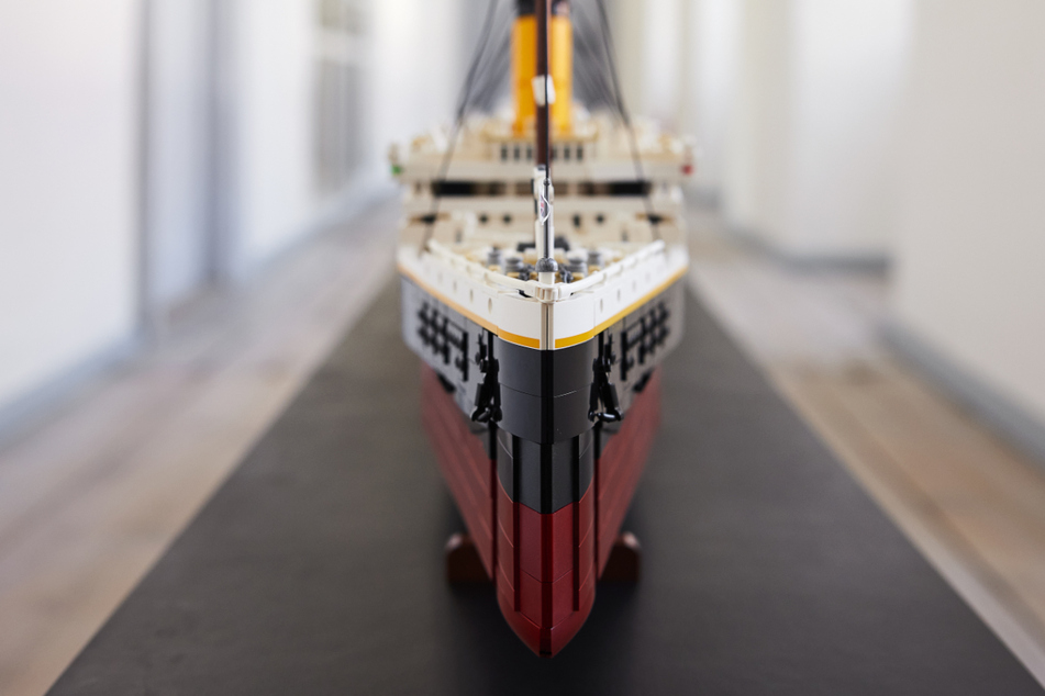 Leo and Kate are missing from the bow, but fans can surely find two Lego figures to recreate the famous scene from the Titanic movie.