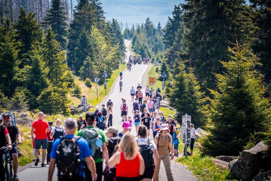 Viele Menschen nutzten das gute Wetter, um den Brocken zu besuchen.