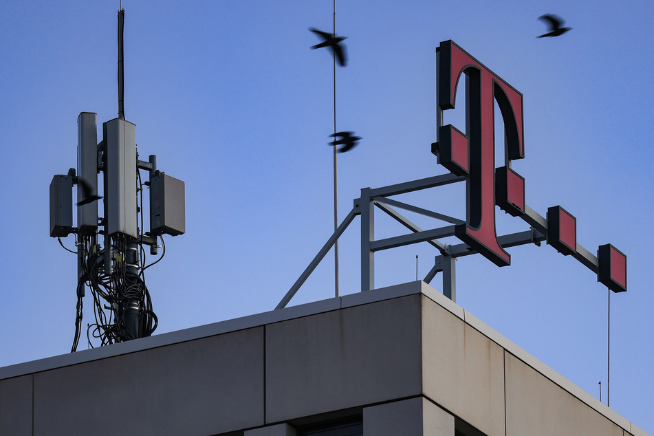 Die Deutsche Telekom will entlang der Autobahnen etwa 400 zusätzliche Funkstandorte errichten.