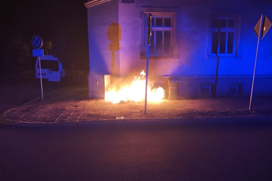 Um Mitternacht brannte es an einer Kreuzung in Halberstadt.