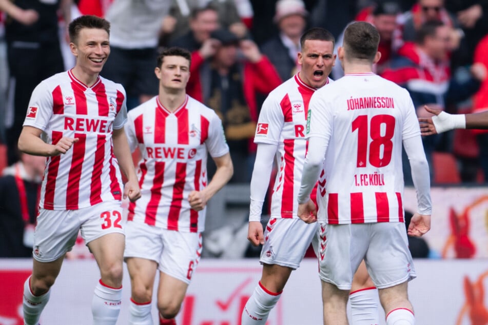Die Profis des 1. FC Köln um Senkrechtstarter Said El Mala (19, 2.v.r.) dürfen sich über ein sattes Follower-Plus auf Instagram und Co. freuen.