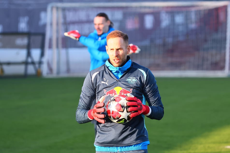 Peter Gulacsi (34) hat Probleme mit der Schulter, ist gegen Bayer Leverkusen fraglich.