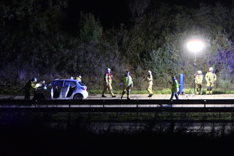 Zwei Menschen wurden bei einem Unfall am Mittwochabend auf der A14 im Landkreis Leipzig leicht verletzt.