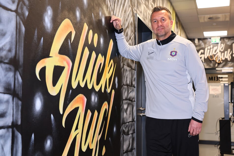 Christoph Dabrowski (47) wurde am Dienstag im Erzgebirgsstadion vorgestellt.