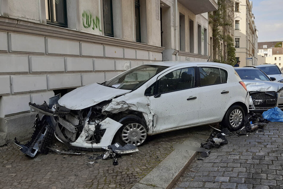 Der geflüchtete KIA-Fahrer war zuvor in einen Opel eingebrochen und hatte daraus Werkzeug gestohlen. Das ist jedoch nicht das einzige Vergehen, für das er sich nun verantworten muss.