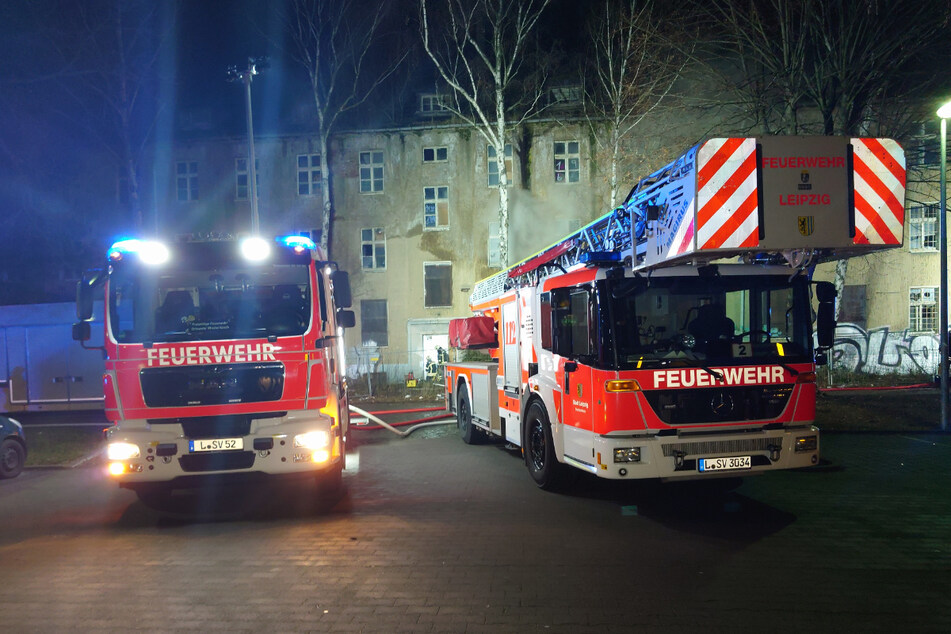 Mehrere Leipziger Feuerwehren rückten am späten Freitagabend im Stadtteil Gohlis-Nord an.