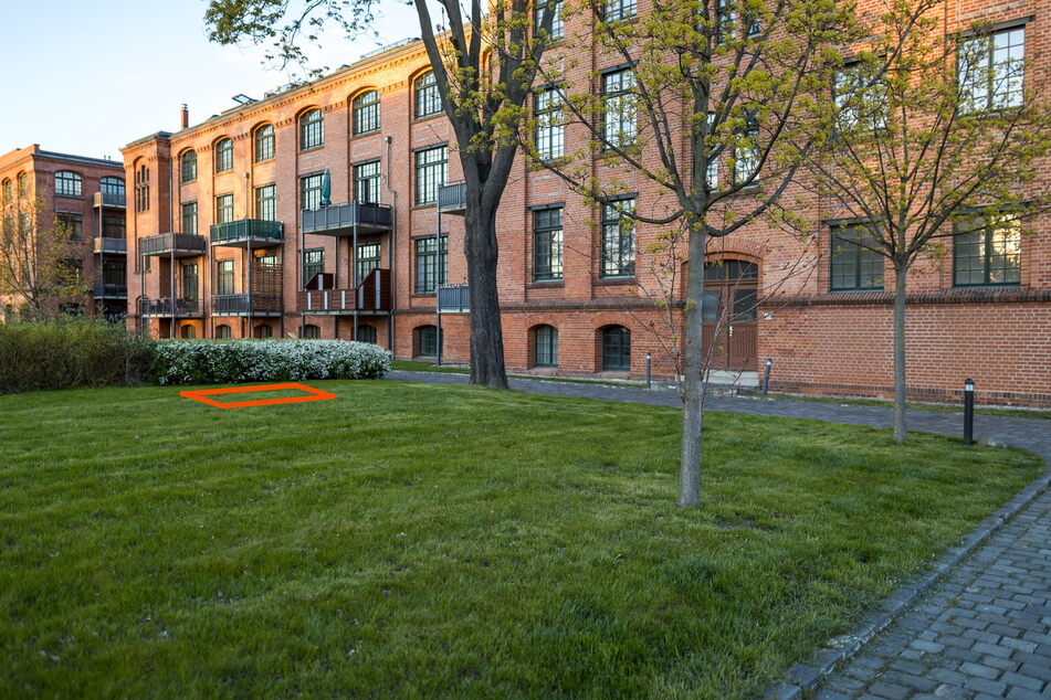Leipzig: Teures Stück Rasen zur Versteigerung in Leipzig: Ein Quadratmeter soll 175.000 Euro kosten!