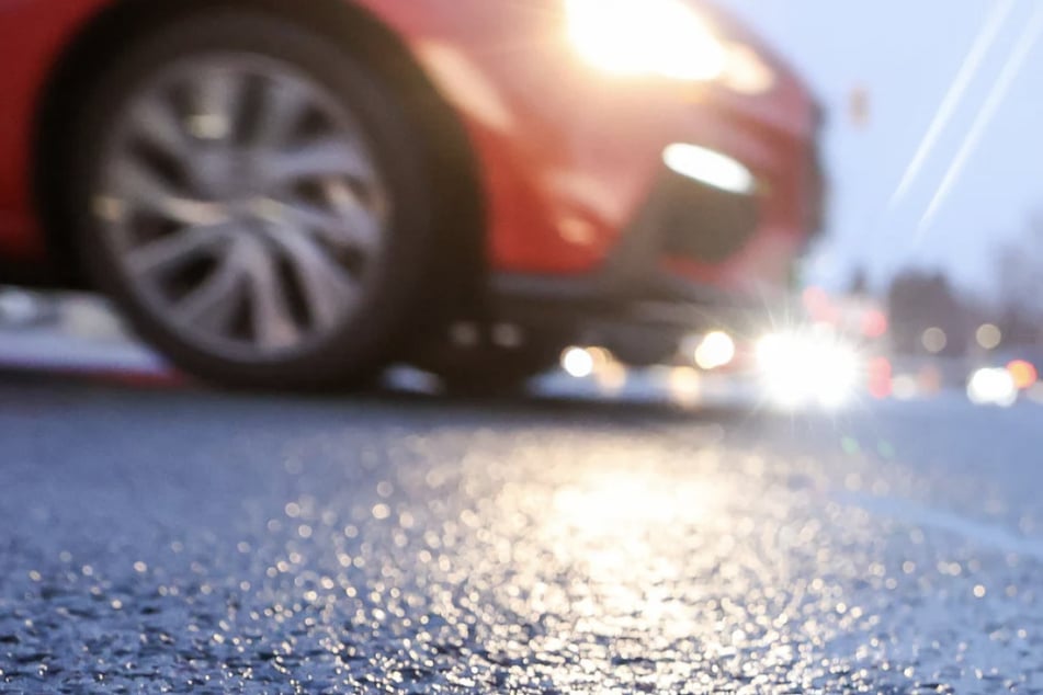 Schwangere Frau involviert: Zahlreiche Glätteunfälle in Erfurt