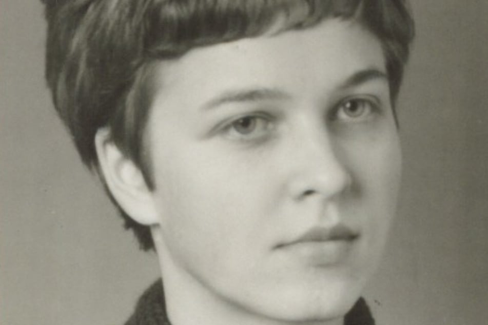 Die Dresdner Kunsthandwerkerin Ingeborg Geißler (1941-2020) hatte das Emblem "Schwerter zu Pflugscharen" entworfen.