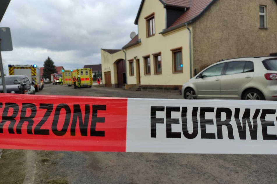 Die Feuerwehr sperrte den Bereich weiträumig ab.