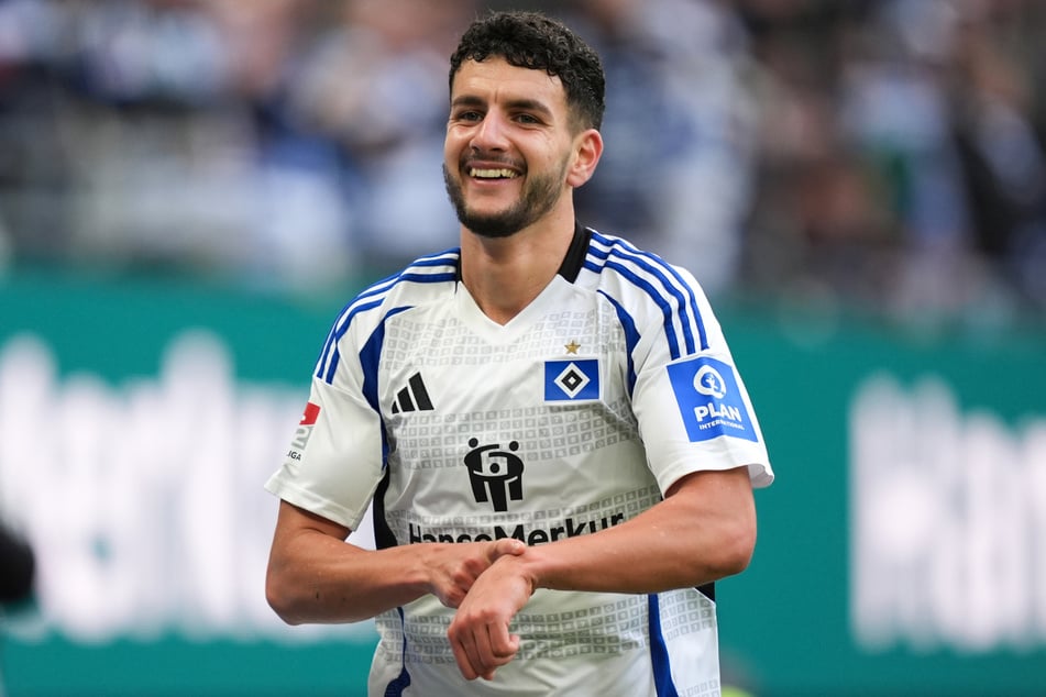 Hat gut lachen: HSV-Sechser Daniel Elfadli (27) spielt eine starke Debütsaison für die Rothosen und wurde von den Fans zum "Man of the Match" gegen Darmstadt gewählt.