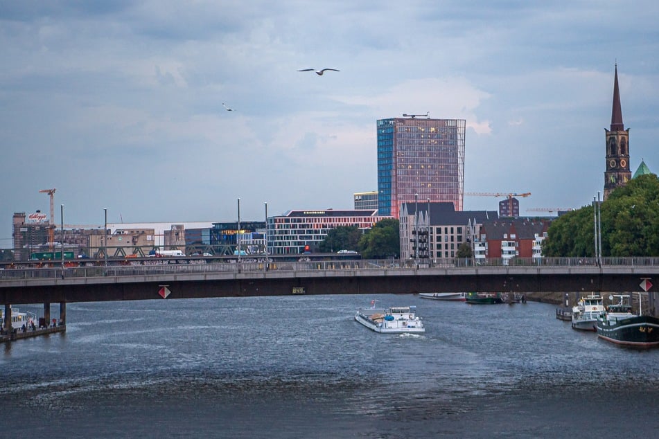 Das Unglück ereignete sich auf der Weser in Bremen. (Symbolbild)