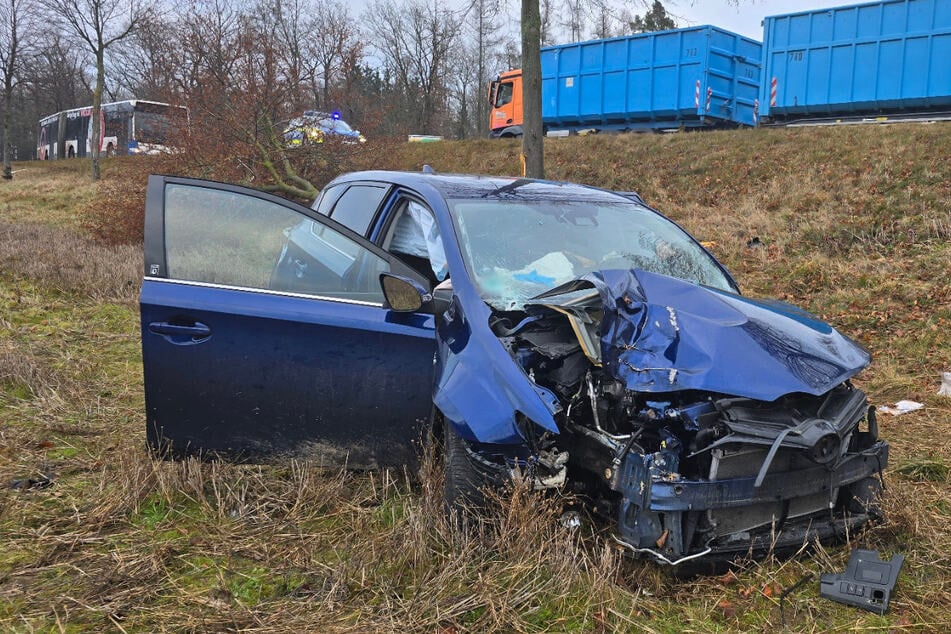 Der Toyota-Fahrer (73) musste in ein Krankenhaus geflogen werden.