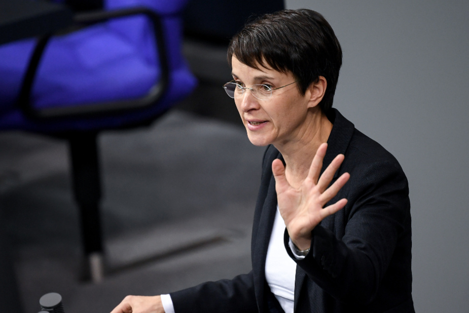 Zu Wenig Platz Prozess Gegen Frauke Petry Verschoben 24