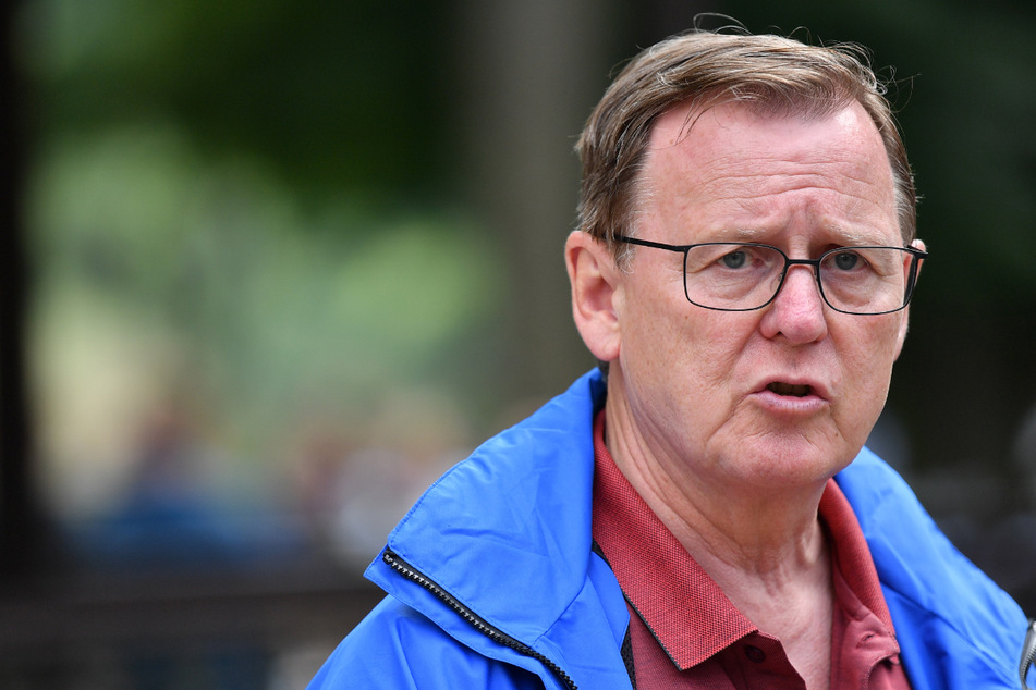 Wegen steigender Infektionszahlen hat Ministerpräsident Bodo Ramelow (65, Linke) Änderungen in der Corona-Politik an Thüringens Schulen verkündet.
