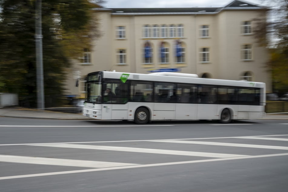 Die Busse des Regionalverkehrs Erzgebirge (RVE) sind überwiegend mit Diesel unterwegs. Die steigenden Kraftstoffpreise belasten das Unternehmen.