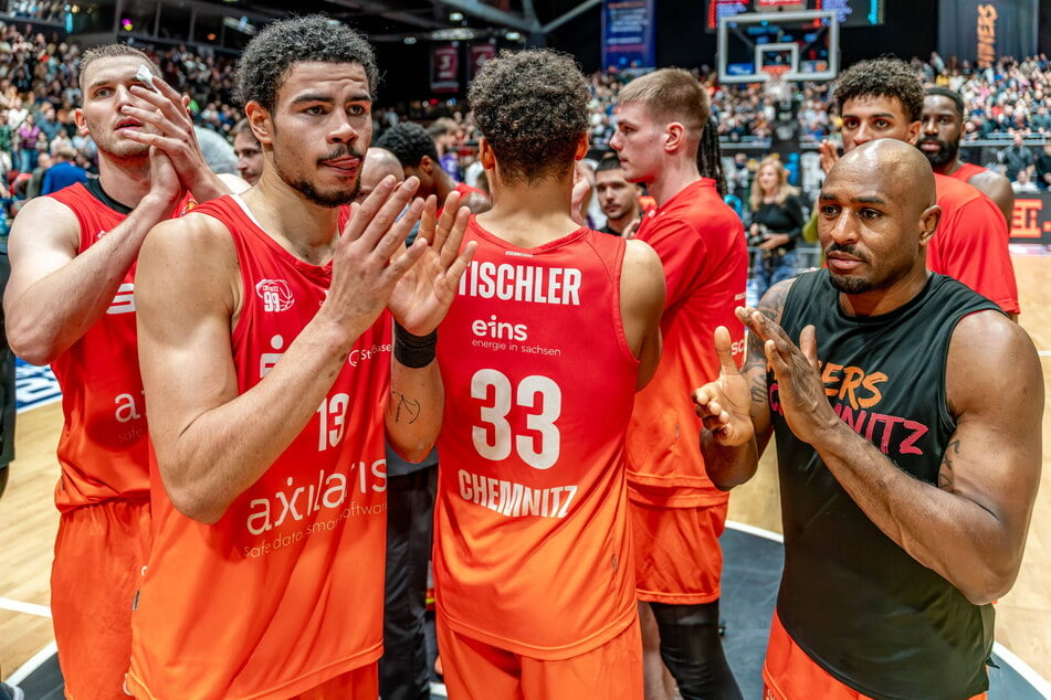 Die Freude bei den Niners und Jonas Richter (27, l.) ist aktuell trotz der tollen Serie ein wenig getrübt.