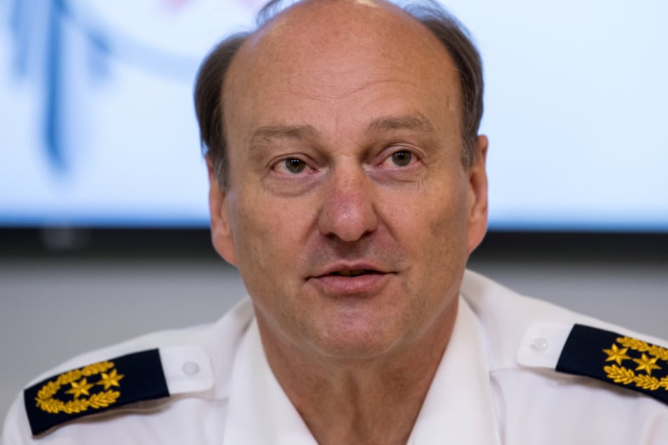 Es stehen schwere Anschuldigungen im Raum. Der Münchner Polizeipräsident Hubertus Andrä forderte harte Konsequenzen.