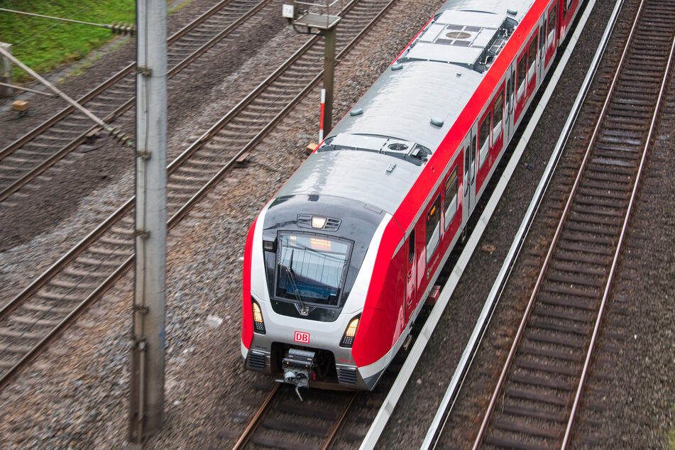 Fährt am Wochenende zwischen Altona und Othmarschen nicht: die Linie S1 der S-Bahn Hamburg. (Symbolbild)