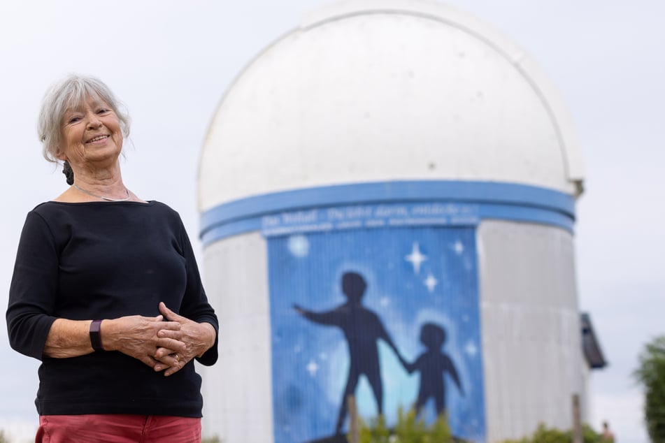 In der Sternwarte Gönnsdorf ist der Eintritt am Mittwoch frei, es wird aber eine Spendenbox geben. Außerdem bittet Renate Franz (85) vom Verein darum, dass Neugierige mit dem ÖPNV kommen, da der Parkplatz sehr begrenzt ist.