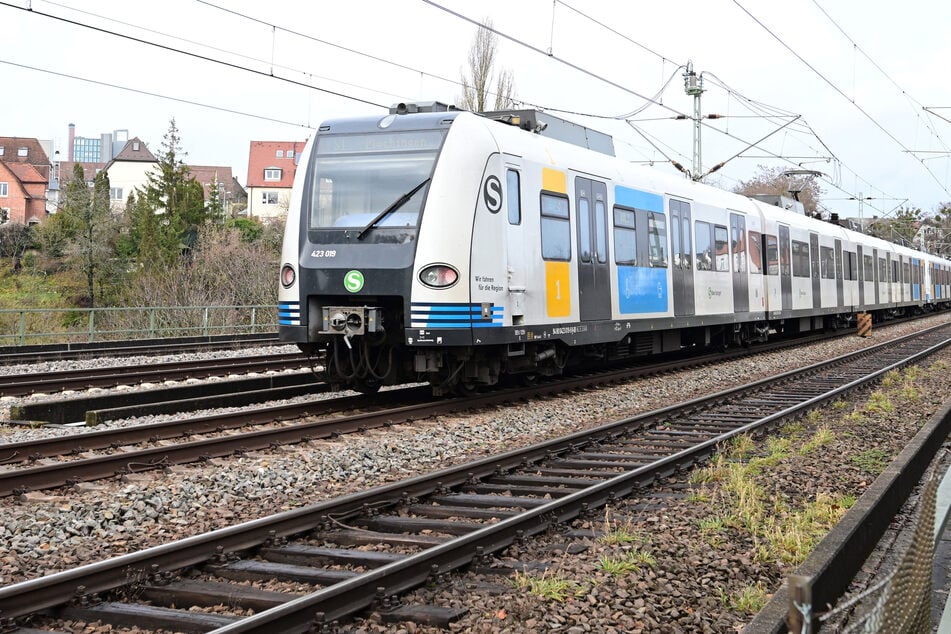 Die S-Bahn in Stuttgart wird im kommenden Jahr auch von Sperrungen betroffen sein. (Symbolbild)