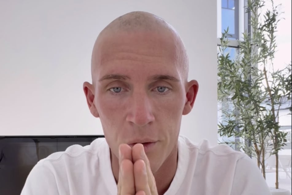 Influencer Tobias Wolf (34) sind in wenigen Tagen die Haare ausgefallen.