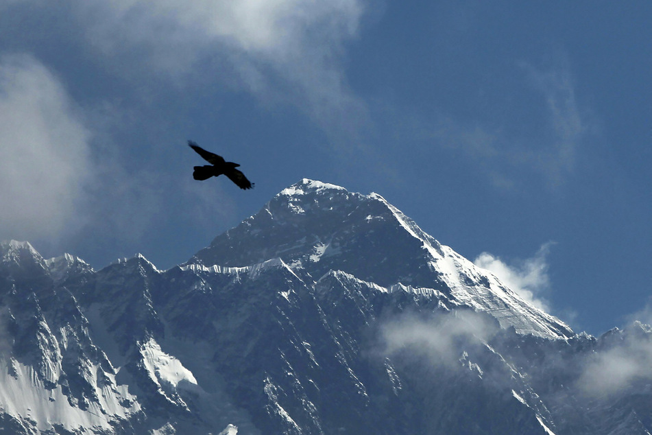 Wer die Spitze des Mount Everest erreichen will, braucht in Zukunft - neben Kraft und Ausdauer - auch noch mehr Geld.