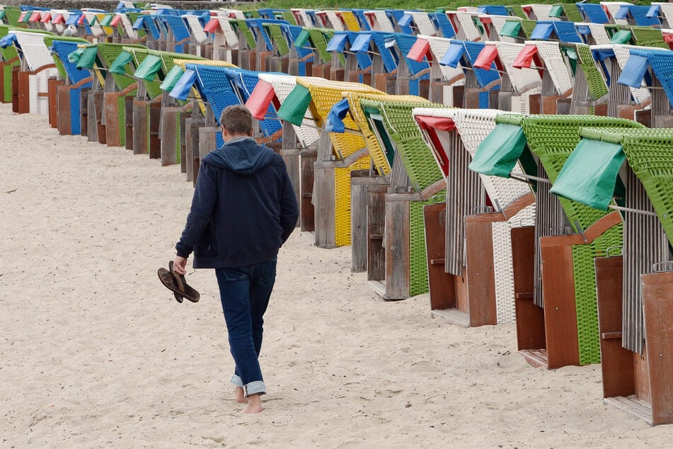 Auf Föhr werden dieses Jahr wieder mehr als 2000 Strandkörbe aufgestellt. (Archivbild)