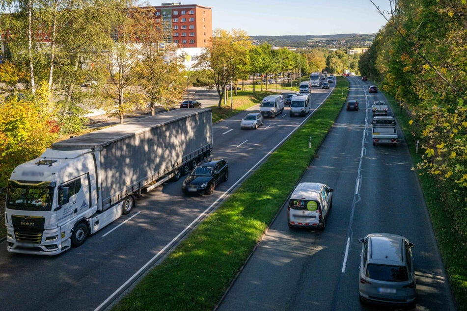 Der Lärm von Autos und Lkws bringt Anwohner des Südrings seit Jahren um den Schlaf.