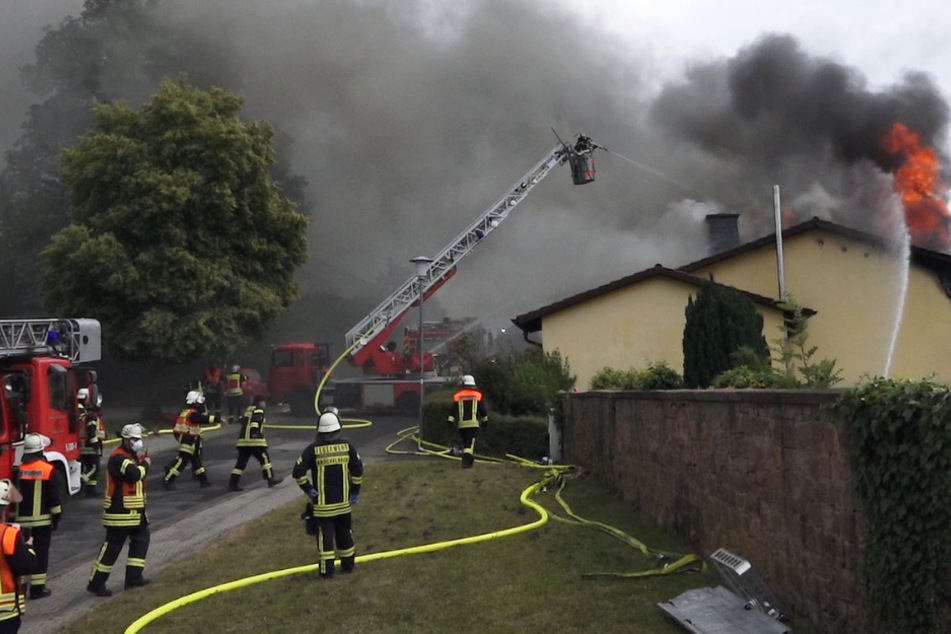 Die Feuerwehr war mit zahlreichen Einsatzkräften vor Ort.