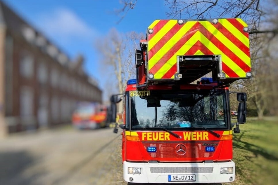 Feuer im Kloster: Feuerwehr rettet zehn Menschen aus Gebäude
