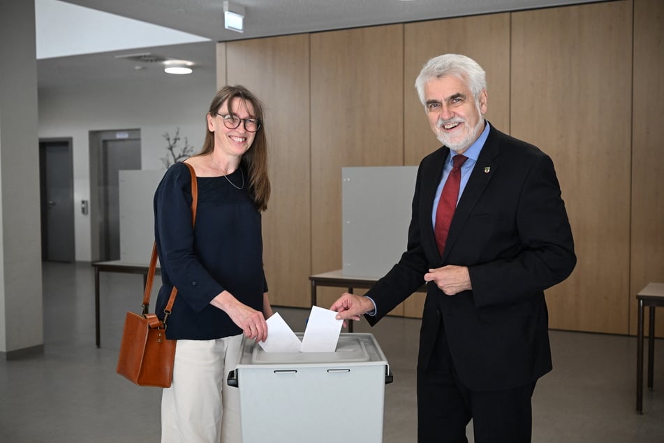 Jana und Armin Willingmann (63, SPD) gaben in Wernigerode ihre Stimmen ab.